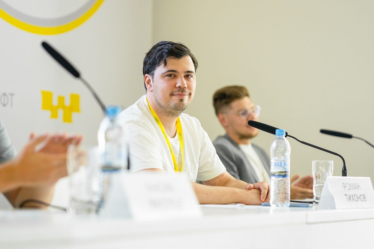 Роман Тихонов